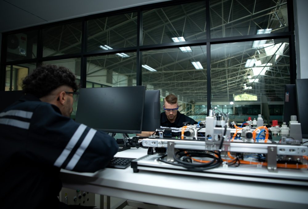 the-robotic-hand-technology-teacher-is-instructing-new-students.jpg